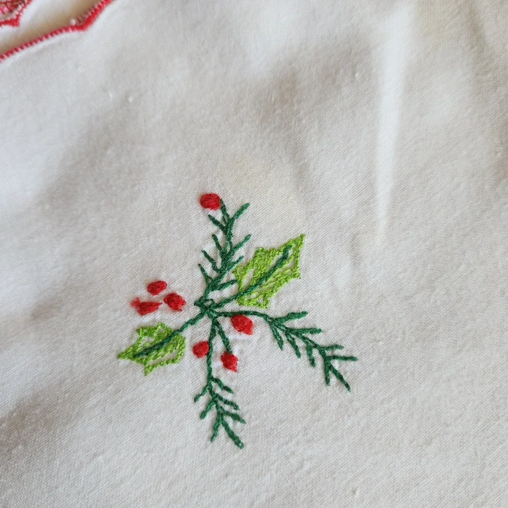 Imperial Elegance Napkins‎ HOLLY Scalloped 100% Cotton 15